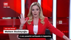 VIDEO: Momen Pembaca Berita Tak Bergeming Saat Gempa Guncang Turki