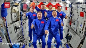 VIDEO: Momen China Berhasil Kirim Astronaut Shenzou-20 ke Antariksa