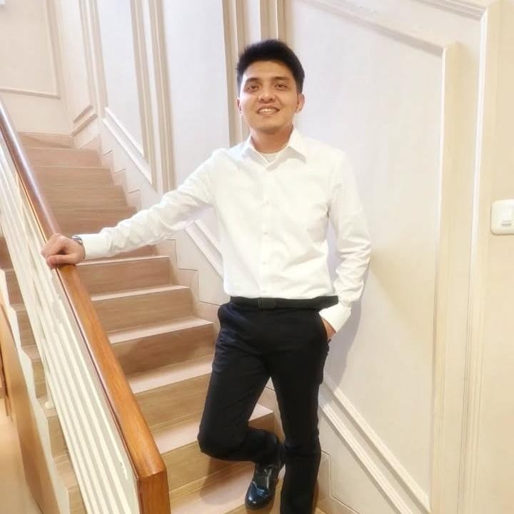 <p>Banyak netizen yang tidak percaya jika dokter Yongki yang mereka lihat di media sosial adalah sama dengan Yongki AFI yang diidolakan. "Ah pantesan kayak enggak asing. Ternyata anak AFI kan," ungkap seorang netizen dengan menyisipkan emotikon hati. "Oalah pak dokter ini Yongki yang di AFI toh, baru ngeh," tutur netizen lainnya. (Foto: Instagram: @dr_yongki)</p>
