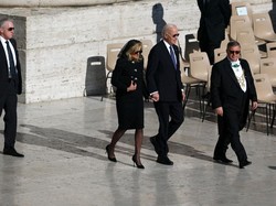 Hadiri Pemakaman Paus Fransiskus, Biden-Istri Tiba di Alun-alun Santo Petrus