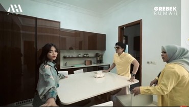 img-title Penampakan Dapur di Rumah Mewah Fuji, Penuh Ornamen Kayu dan Beri Kesan Klasik
