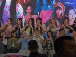 Video CARMEN Pulang Kampung! Ini Suasana Fansign Hearts2Hearts di Jakarta