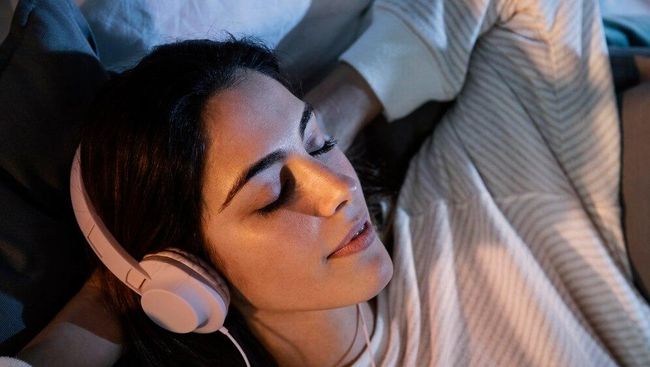 Ciri kepribadian orang yang tidak bisa tidur tanpa menyalakan musik