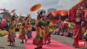FOTO: Warna-warni Semarak Lebaran Betawi 2025 di Monas