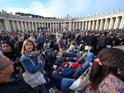 Video: Pelayat Padati Basilika Santo Petrus Jelang Pemakaman Paus Fransiskus