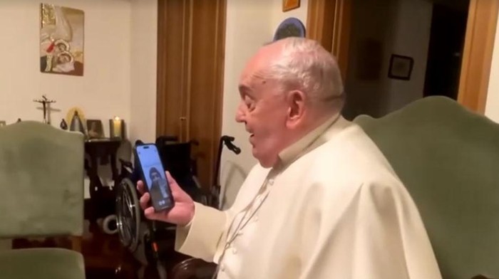 Paus Fransiskus melakukan video call dengan paroki Gaza