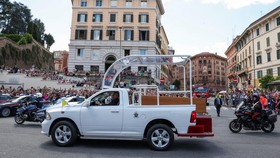 Peti Paus Fransiskus Dibawa 6 KM ke Basilika Santa Maria Maggiore