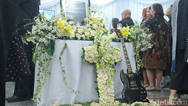 img-title Potret Gitar Hitam Ricky Siahaan, Saksi Bisu Detik Terakhir Sang Gitaris Meninggal