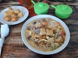 Gurih Bener! 5 Soto Betawi Komplet Isian Bisa Didapatkan di Sini