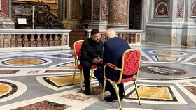 Momen Intim Pertemuan Trump dan Zelensky di Basilika Santo Petrus
