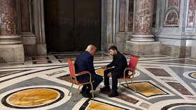 FOTO: Pertemuan Trump-Zelensky di Sela Pemakaman Paus Fransiskus