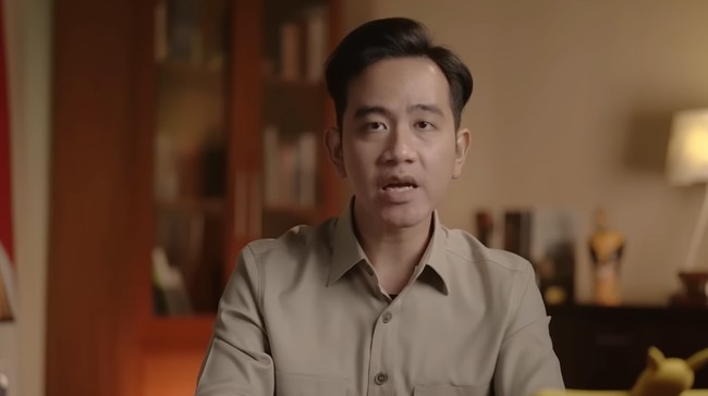 Banyak Kepala Negara Mengeluh Pangan, Tapi Kita Surplus Wapres Gibran Rakabuming menegaskan Indonesia surplus pangan, berbeda dengan keluhan negara lain. Ia juga soroti pentingnya pemberantasan mafia pupuk.