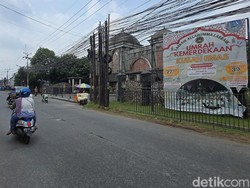 Banyak Jemaah ke Masjid Kubah Emas, Agen BRILink Dapat Berkah