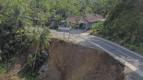 Tebing di Ambon Longsor, Satu Orang Tertimbun
