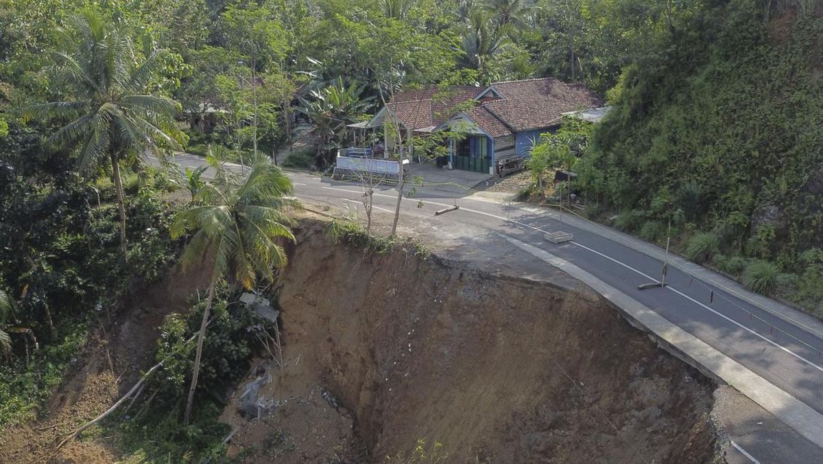 Tebing di Ambon Longsor, Satu Orang Tertimbun