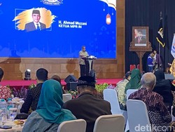 Muzani Halalbihalal Bareng Warga Tegal, Banggakan Kontribusi Warteg di Jakarta