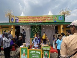 Cerita Warga Cikarang Bawa Ponakan Ramaikan Lebaran Betawi di Monas