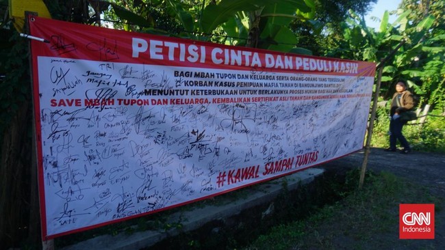 Mbah Tupon, lansia buta huruf di Bantul bingung sertifikat tanah seluas 1.655 meter persegi miliknya sudah berbalik nama jadi aset orang lain.
