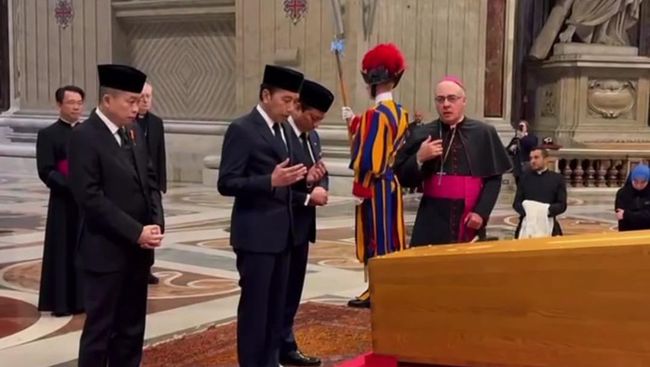 Jokowi Hadiri Pemakaman Paus Fransiskus, Momen Dicuekin Pemimpin Dunia Disorot