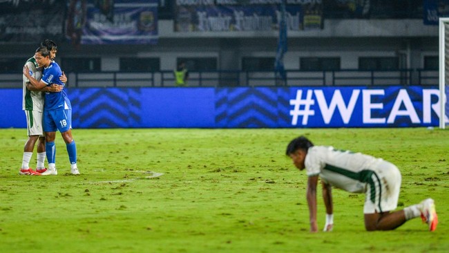 PSIS Semarang dipastikan turun kasta alias degradasi ke Liga 2 musim depan. Berikut lima tim lain yang juga terancam degradasi dari Liga 1.