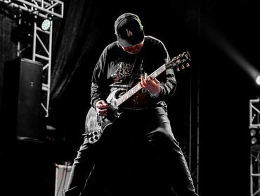 img-title Kenangan Lagu The Smashing Pumpkins 'Thirty-Three' di Persahabatan Desta & Ricky Siahaan