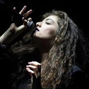 5 Selebritas yang Percaya Diri Menampilkan Ketidaksempurnaan Fisiknya