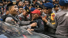 FOTO: Ricuh Sidang Hasto hingga Fachri Albar Terjerat 3 Narkoba