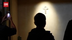 VIDEO: Antrean Peziarah Kunjungi Makam Paus Fransiskus di Roma