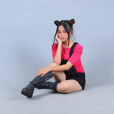 Potret Aura Cinta, Remaja yang Viral Kritik Kebijakan Dedi Mulyadi