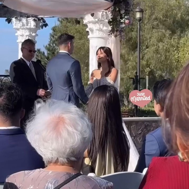 <p>Momen itu dibagikan langsung oleh Aurelie melalui foto dan video yang diunggah di Instagram Stories. “Jadi, ini terjadi. Semuanya sempurna,” tulis Aurelie, dikutip dari laman<em> Instagram@aurelie,</em> Senin (28/4/2025). (Foto: Instagram@aurelie)</p>