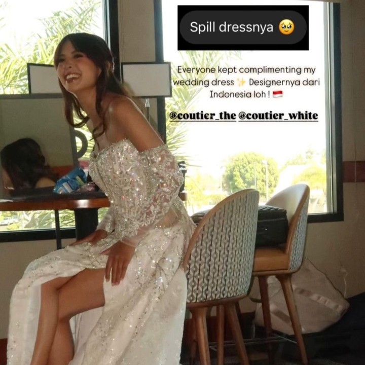 <p>Sementara itu, Aurelie juga mengungkap bahwa gaun berwarna putih yang dipakainya itu adalah karya salah satu desainer dari Indonesia. “Semua orang terus memuji gaun pengantinku. Designernya dari Indonesia loh,” tulis Aurelie.<em> </em>(Foto: Instagram@aurelie)</p>