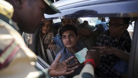 Pasukan India-Pakistan Perang, Otoritas Kashmir Evakuasi Warga