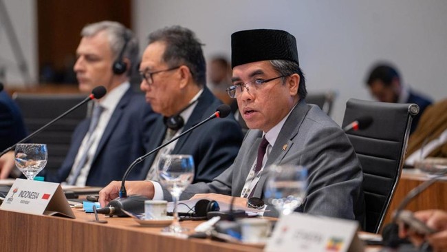 Menteri Ketenagakerjaan Yassierli menegaskan AI sebagai kekuatan besar yang mendefinisikan dunia kerja, namun harus dimanfaarkan dengan pendekatan inklusif.