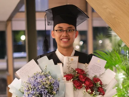 5 Potret Kompak Hanung Bramantyo dan Mantan Istri Rayakan Kelulusan Sang Putra Barmastya Bhumi