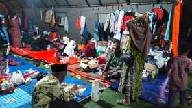Gerak Cepat Kemensos Bangun Dapur Umum & Toilet untuk Pengungsi Brebes