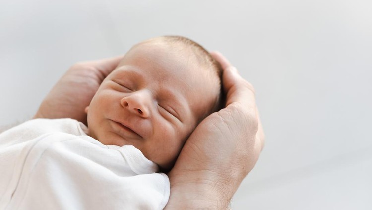 Kenali Penyebab Wajah Bayi Ada Bintik Putih Seperti Jerawat