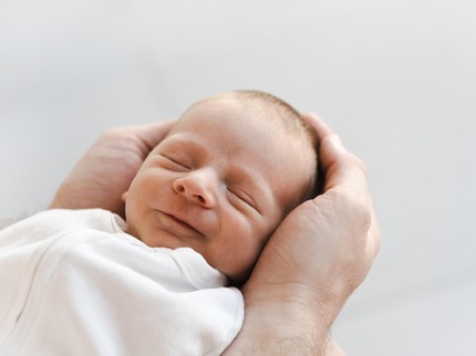 Kenali Penyebab Wajah Bayi Ada Bintik Putih Seperti Jerawat