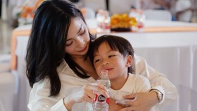 Sleep Training ala Nikita Willy Buat Si Buah Hati