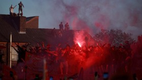 FOTO: Pesta Suporter Liverpool Rayakan Juara Liga Inggris