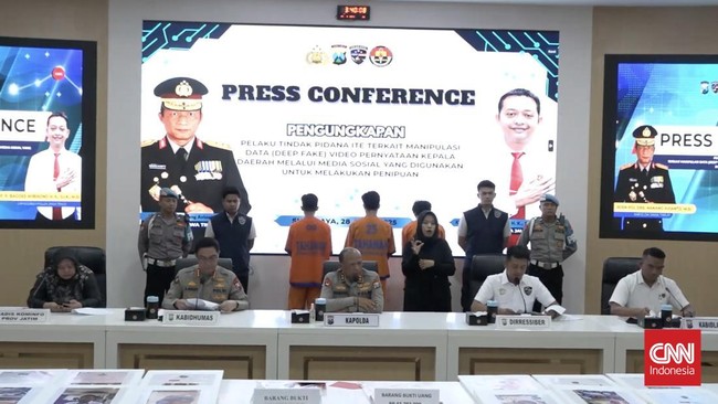 Ditressiber Polda Jawa Timur menangkap tiga pelaku penipuan yang mencatut nama Gubernur Jatim Khofifah Indar Parawansa.