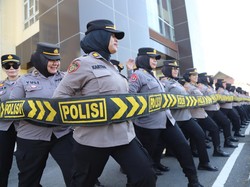 Polwan Polresta Solo Perkuat Peran Negosiator untuk Amankan Demo secara Humanis