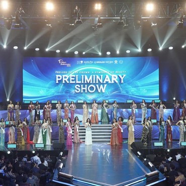 Kemeriahan Preliminary Show Dalam Merebut Mahkota Puteri Indonesia 2025