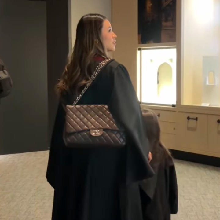 <p>Penyanyi Raisa Andriana tengah berlibur ke Jepang bersama sang putri, Zalina. Di kesempatan kali ini, keduanya pun mengunjungi museum Wizarding World of Harry Potter. (Foto: Instagram: @raisa6690)</p>
