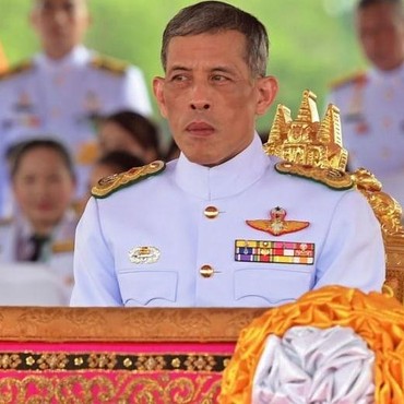 Ini 7 Potret Maha Vajiralongkorn, Raja Thailand Terkaya Sedunia yang Sahkan Nikah Sejenis