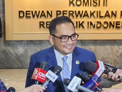 Ketua Komisi II DPR Sebut Jabatan DPRD Jadi 7,5 Tahun Langgar Konstitusi
