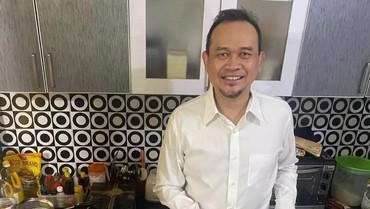 img-title Jadi Komisaris Ancol, 7 Potret Rumah Cak Lontong Menyatu dengan Dinding Masjid