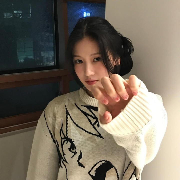<p>Perempuan 24 tahun ini mengawali kariernya di dunia hiburan Korea Selatan lewat drama <em>Doctors</em> (2016). Ia pun telah melebarkan sayapnya dengan beradu akting dalam beberapa drakor lainnya, seperti <em>The Whirlwind</em> (2024) dan <em>Perfect Marriage Revenge</em> (2023). (Foto: Instagram @votresui)</p>