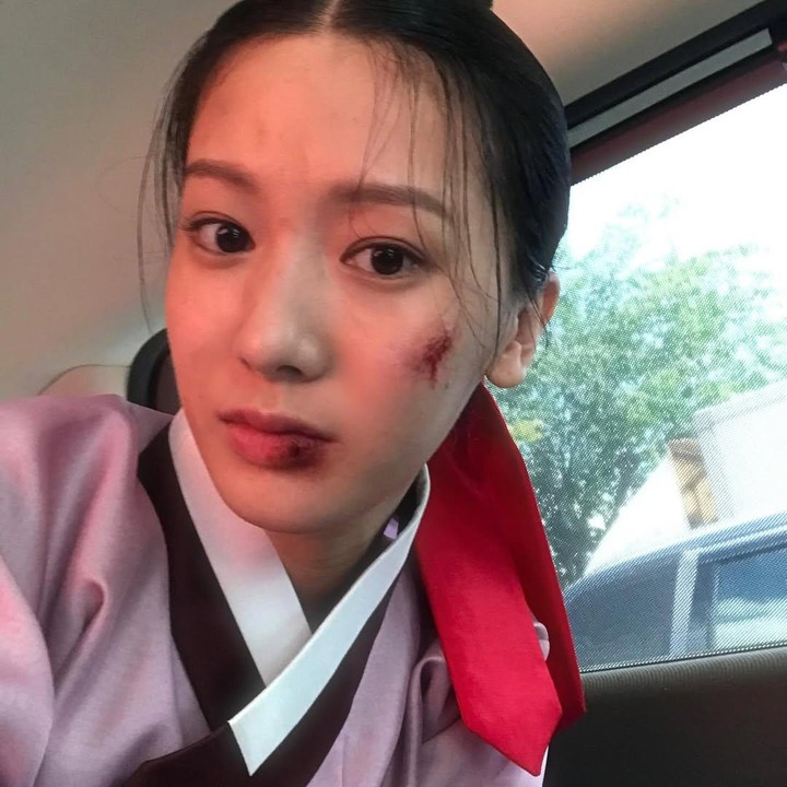 <p><em>The Haunted Palace</em> adalah drama yang menceritakan kisah istana yang dihantui roh-roh jahat. Song Sui berperan sebagai salah satu dari roh jahat itu yang dikenal sebagai hantu air. (Foto: Instagram @votresui)</p>