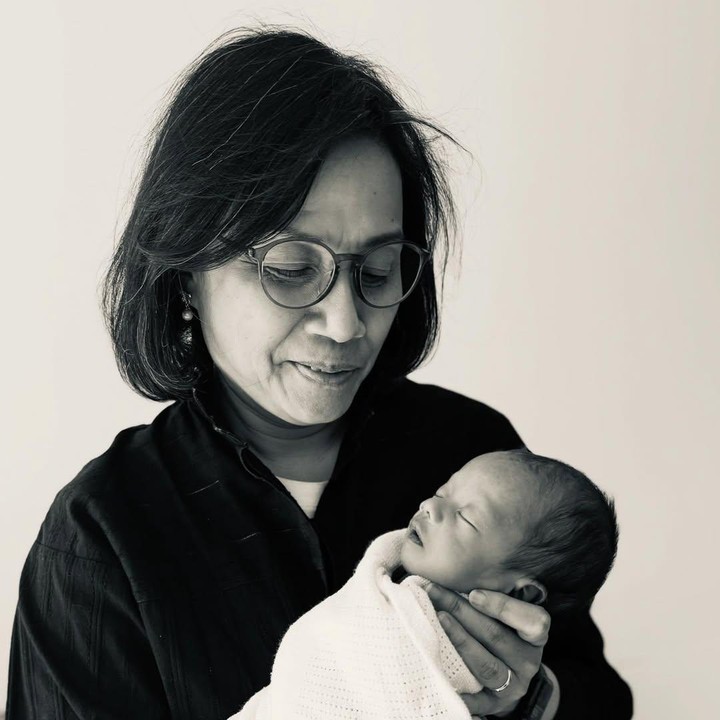 <p>Ia pun tak lupa menuliskan harapan agar sang susu selalu mendapat kebaikan dalam hidupnya. “Semoga Sang Khalik selalu melindungimu, membimbingmu, memberikan berkah kasih sayang, keselamatan, kebahagiaan, kesehatan dan keberuntungan kemuliaan serta kebijaksanaan dalam hidup.” (Foto: Instagram@smindrawati)</p>