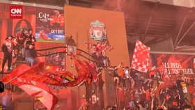 VIDEO: Anfield Meriah, Fans Liverpool Rayakan Juara Liga Inggris